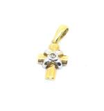 Pingente em forma de cruz em ouro amarelo 18k com brilhante -1PIB0095 Pingente em forma de cruz em ouro amarelo 18k com brilhante -1PIB0095